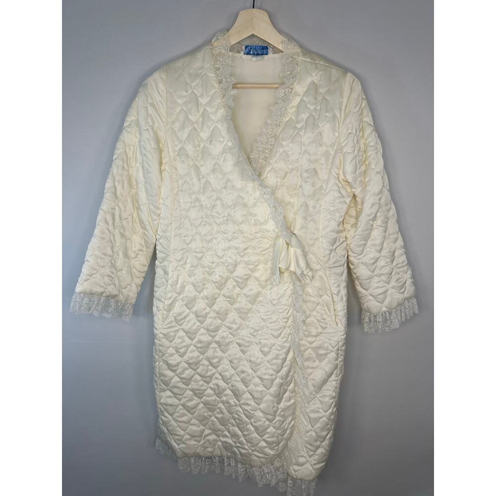 Vintage 1960’s Eve Stillman Quilted Lace Silk Nylon Blend Edge Robe Size Medium
